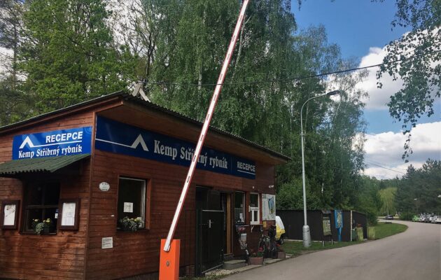 Stříbrňák ožije letním kinem, návštěvníci kempu jako první uvidí komedii 3Bobule