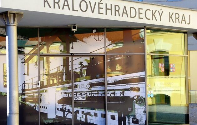 Hradecký kraj v 1. čtvrtletí hlavně kvůli stěhování do ciziny ztratil 2513 lidí