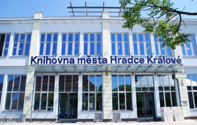 Městská knihovna otevřela okénka, zájem čtenářů je značný