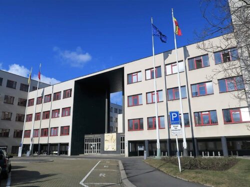 Zítra si pro vás dojdu! Muž vyhrožoval primátorce, úředníkům i strážníkům, skončil ve vězení