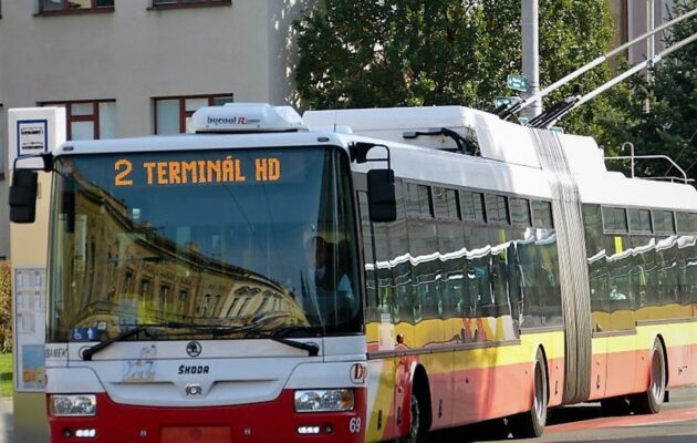 Nový odbavovací systém v MHD bude až v dubnu, výrobce nemá čipy