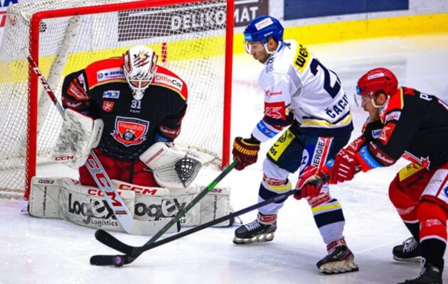 Hořký konec na ledě Motoru. Hradec dostal gól v závěru
