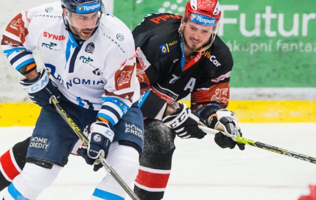 Těsný duel pro Bílé Tygry. Liberec zvítězil v Hradci na nájezdy 3:2
