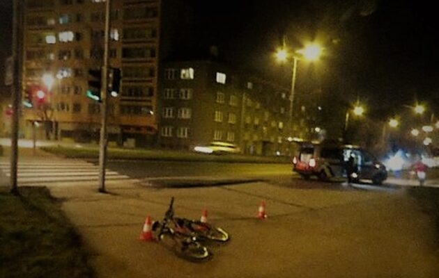 Jedna cyklistka vrazila do druhé, při střetu došlo ke zranění