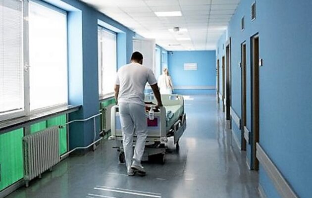 Počet pacientů s covidem stále klesá. V nemocnicích je v kraji 52 lidí
