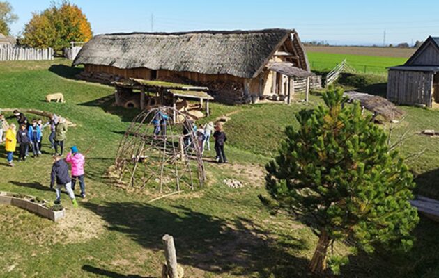 Archeopark Všestary v sobotu zahájí sezonu, nabídne přednášky i experiment