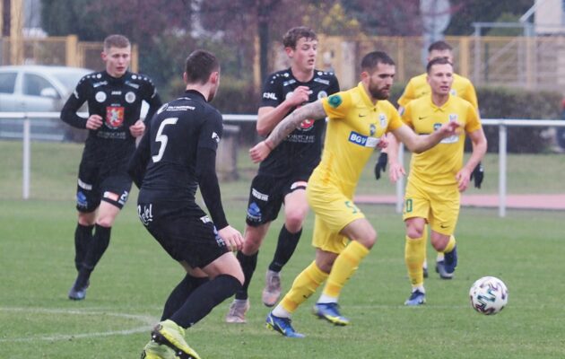 Fotbalisté Žitomiru hráli s Votroky. Řekli, že jsou připraveni jít do války
