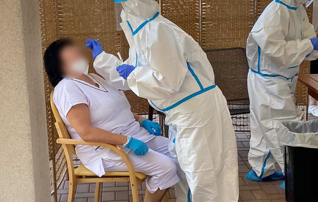 V domovech důchodců klesají počty nákaz, pozitivních klientů bylo 228