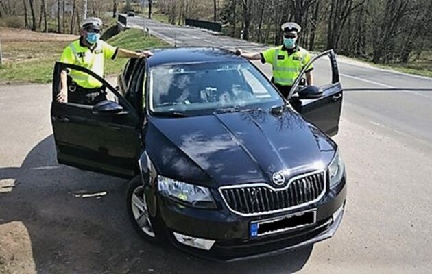 Na dodržování omezení pohybu osob mezi okresy dohlédnou stovky policistů