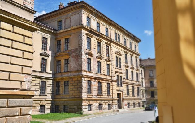 Pokračuje rekonstrukce Gayerových kasáren, cílem je oživení historické budovy