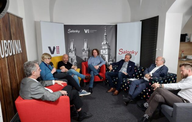 Hovory H.K. startují. Už v pátek sledujte debatu o Salonu republiky!