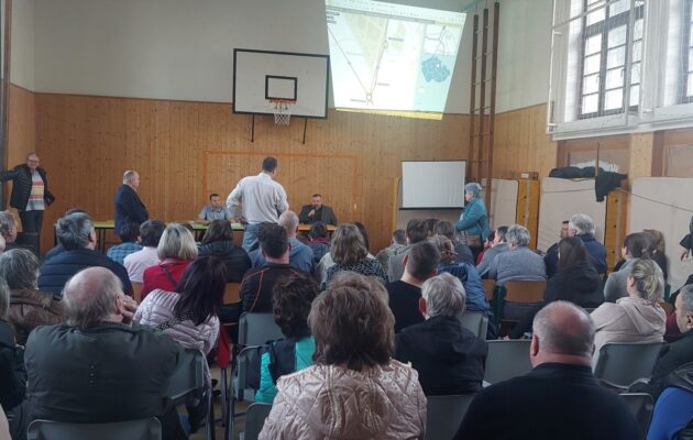 Nechceme u nás tranzitní dopravu ani velké parkoviště, brojí lidé z Plotišť