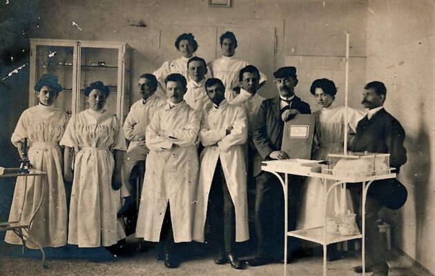 Dnes řádí koronavirus, před stoletím to byla španělská chřipka