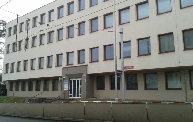 Uzemní odbor policie v Hradci se dočasně přestěhoval na Ulrichovo náměstí