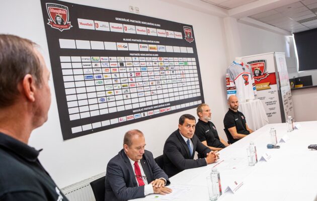 Základem je čtvrtfinále, potvrdili hokejisté tradiční cíl pro extraligu