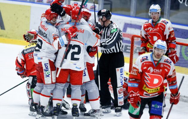 Dvojitá radost. Hradec porazil v derby rivala a vede extraligu!