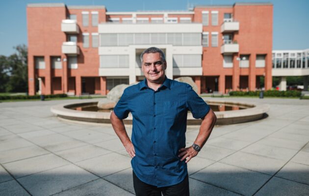 UHK už vede fyzik Jan Kříž, ve funkci rektora vystřídal toxikologa Kamila Kuču