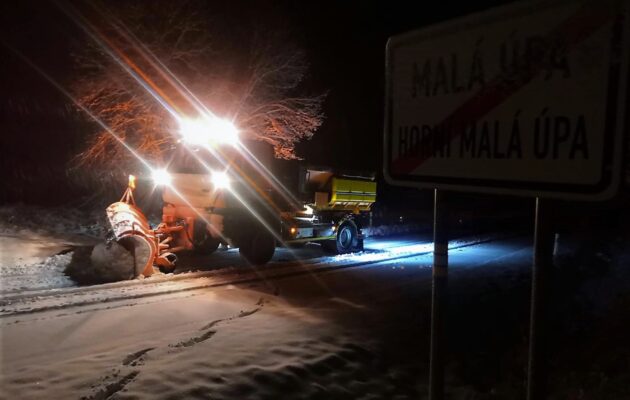 První sníh na silnicích kraje, silničáři při údržbě najeli téměř 22 tisíc kilometrů