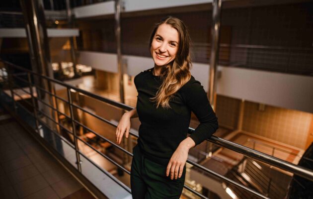Ozdobou květnových Salonek je univerzitní ombudsmanka Veronika Střítecká
