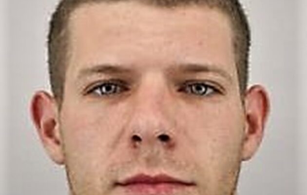 Muž strávil ve vězení v Pouchově pět dní, pak uprchl. Police po něm pátrá