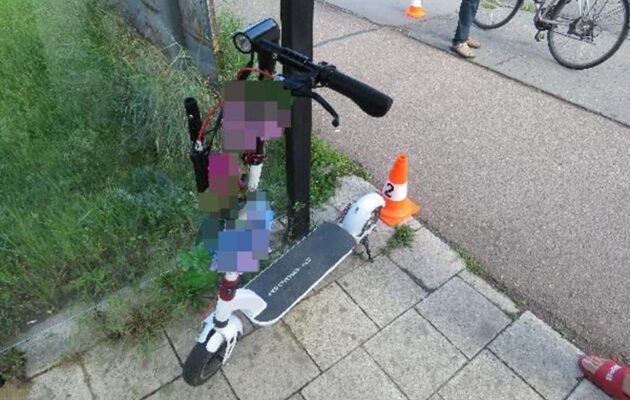 Den blbec. Žena na elektrokoloběžce měla dvě nehody během pěti minut
