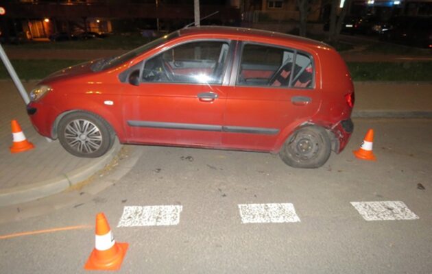 Řidič naboural na Benešovce zaparkované auto. Nadýchal dvě promile
