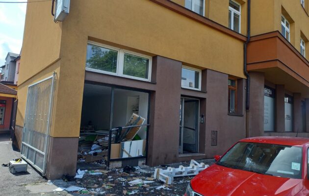 Policie vyšetřuje výbuch na Dukelské třídě pro podezření z obecného ohrožení