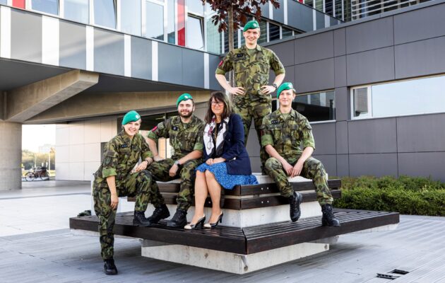 Jsme jedna velká rodina, tvrdí studenti Fakulty vojenského zdravotnictví