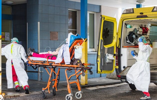 Nemocnice jsou přeplněné, kraj by mohl převážet pacienty do Polska
