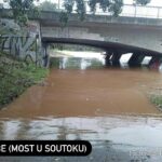 Labe a Orlice v Hradci dál stoupají, uzavřené jsou dva podchody
