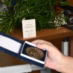 Hradec udělil čtyři medaile významným osobnostem