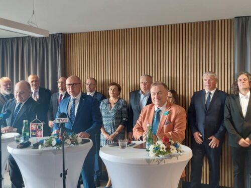 Koaliční smlouvu v hradeckém kraji podepsaly ANO, HLAS a koalice v čele s SPD