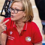 Listopadové Salonky jsou tady! Ozdobou titulky je herečka Natálie Holíková