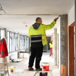 Další posun na Střezině. Proměnou prošel objekt se vstupem a kancelářemi