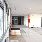 Další posun na Střezině. Proměnou prošel objekt se vstupem a kancelářemi