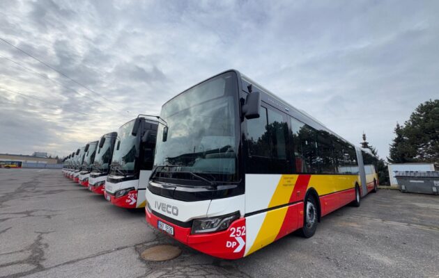 FOTO: Dopravní podnik uvedl do provozu 12 nových hybridních autobusů