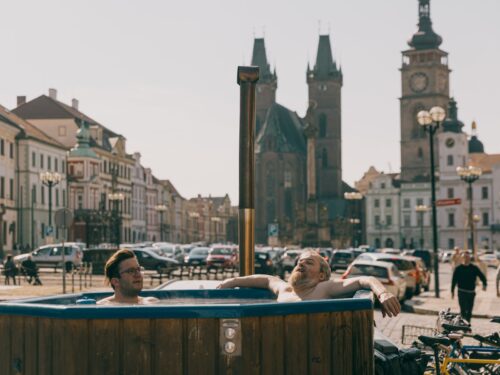 FOTO: Hradec se proměnil v Helsinky. Sauna Day navštívil i finský velvyslanec