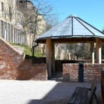 Rozkvetlé jižní terasy jsou po čtyřech měsících znovu otevřené