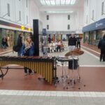 Jedinečné taneční dílo Connecting Stations na vlakovém nádraží