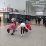 Jedinečné taneční dílo Connecting Stations na vlakovém nádraží