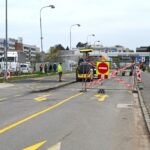 FOTO: K hlavní bráně do nemocnice jen přes parkoviště. Ze Zborovské už neodbočíte