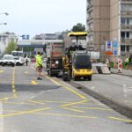 FOTO: K hlavní bráně do nemocnice jen přes parkoviště. Ze Zborovské už neodbočíte