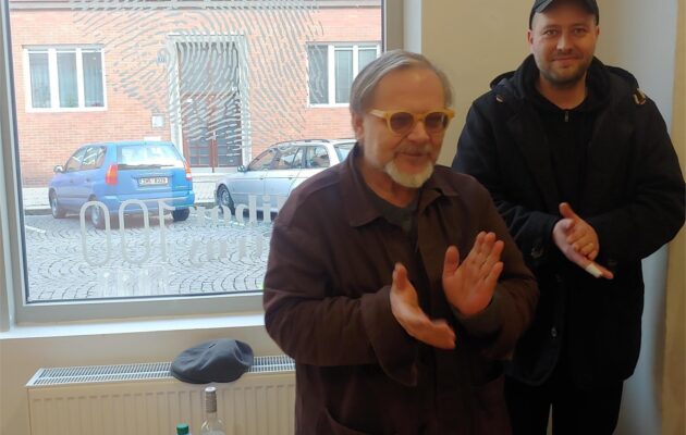 Ostravští malíři a performeři svou tvorbou vzdali hold Daliboru Chatrnému