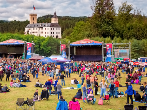 Kompletní časový line-up vystoupení kapel festivalu Hrady CZ je venku