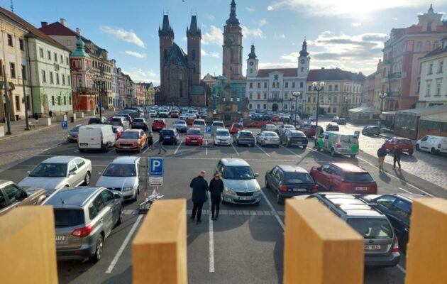 Instalace Corral plní svůj účel, říká primátorka. Jen vyhozené peníze, tvrdí opozice