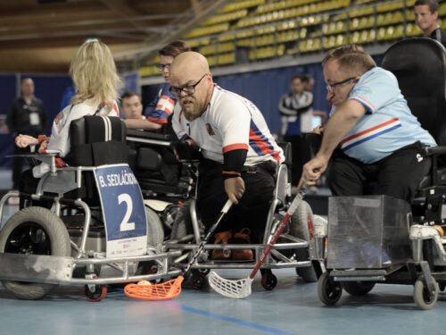 Vrchol sezóny Powerchair Hockey: Pražské týmy se utkají o mistrovský titul v Hradci Králové