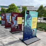 Na náměstí 28. října odstartovala výstava přinášející 16 příběhů z konce války