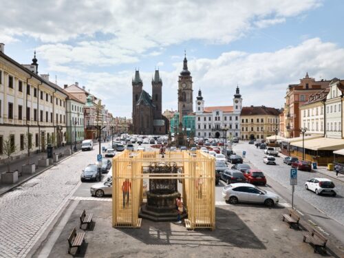 Corral zůstane na Velkém náměstí další rok. Město si instalaci zdarma zapůjčí