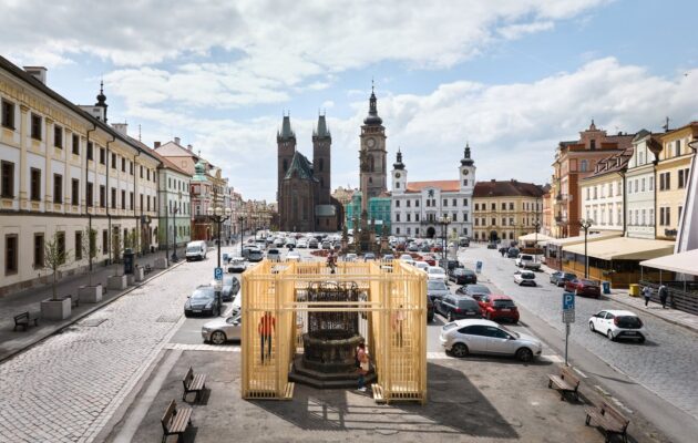 Corral zůstane na Velkém náměstí další rok. Město si instalaci zdarma zapůjčí