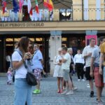 FOTO: V Hradci začal divadelní festival Regiony. Ulice zaplnily stovky lidí